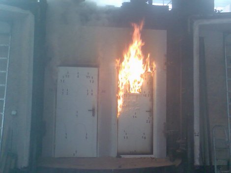 Tűzgátló ajtó bevizsgálása - tűz